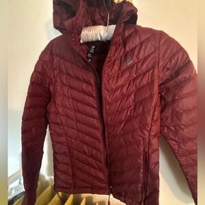 Mountain Hardwear Burgundy Puffer Jacket NWOT